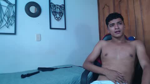 Snapshot of tomas_guebara chatting on October 21, 6:00 pm tomas_guebara online show from October 21, 6:00 pm