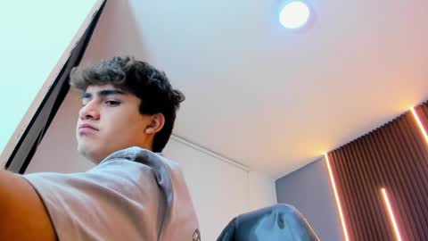 Tommy  online show from April 2, 3:36 am