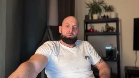 Thomas Fit online show from March 7, 9:15 pm