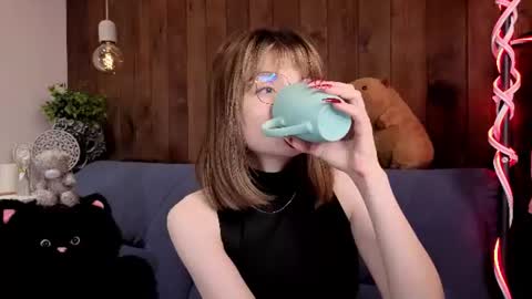Melissa online show from July 17, 8:33 pm