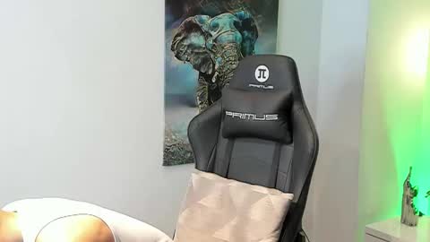 tony_petrov online show from October 18, 9:46 am