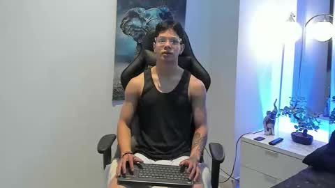 tony_petrov online show from December 1, 12:14 pm