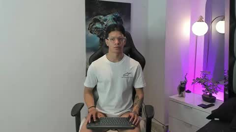 tony_petrov online show from November 12, 1:13 pm