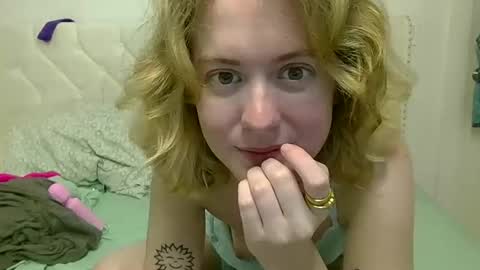 toofreakyforu online show from March 15, 7:23 am