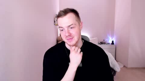 Snapshot of toohornyserj chatting on February 17, 9:32 pm toohornyserj online show from February 17, 9:32 pm