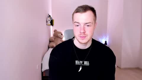 Snapshot of toohornyserj chatting on February 18, 12:37 am toohornyserj online show from February 18, 12:37 am