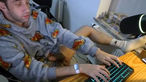 toohugeandstonedxoxo online show from February 3, 6:33 am