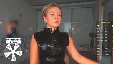 Snapshot of totally_spy chatting on September 10, 1:34 pm Madam Viktoria   Vacation in Portugal  2811 - 0412 online show from September 10, 1:34 pm