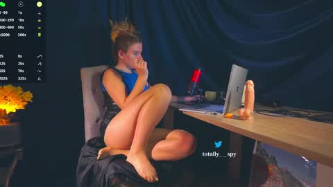 Snapshot of totally_spy chatting on February 26, 11:30 pm Madam Viktoria   Vacation in Portugal  2811 - 0412 online show from February 26, 11:30 pm