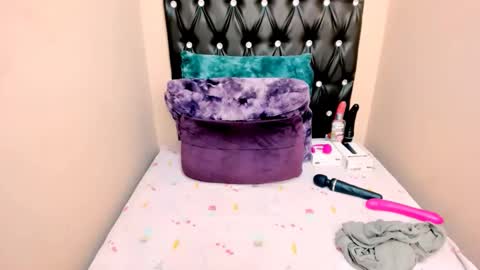 toxicfantasy4u online show from March 5, 7:34 pm