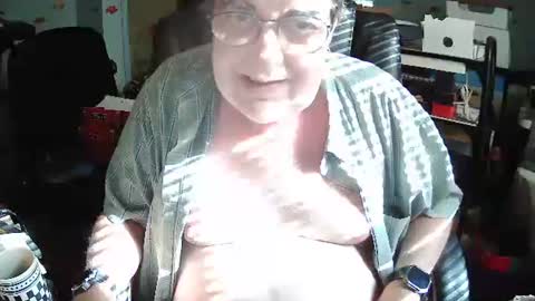 Snapshot of transmtfhello chatting on September 28, 7:34 pm Peter online show from September 28, 7:34 pm