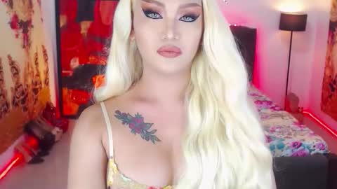 KYLIE BELLA  TS online show from January 19, 4:33 am