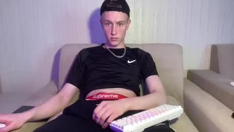 Travis online show from April 29, 9:14 am