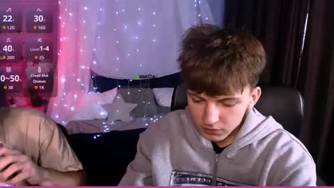 Travis online show from November 12, 8:00 pm