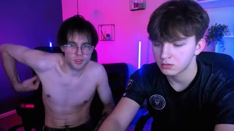 Travis online show from February 2, 9:49 am