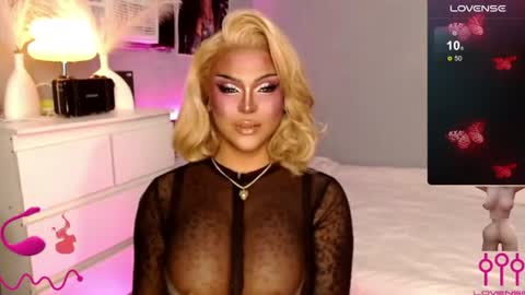 Jade online show from August 3, 9:15 am
