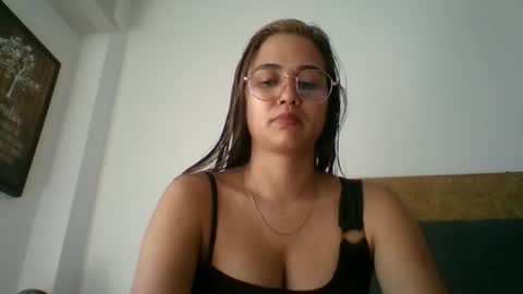 triana_bell online show from December 16, 4:02 pm