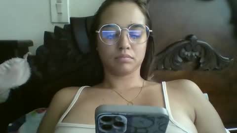 triana_bell online show from October 28, 5:25 pm