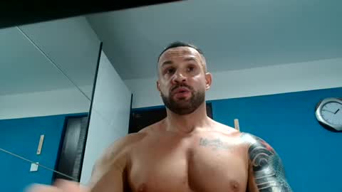 Snapshot of tridentmuscles chatting on February 1, 11:48 pm tridentmuscles online show from February 1, 11:48 pm