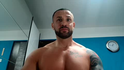 Snapshot of tridentmuscles chatting on March 7, 10:43 pm tridentmuscles online show from March 7, 10:43 pm