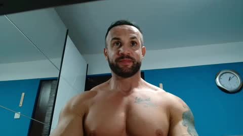 Snapshot of tridentmuscles chatting on January 4, 11:06 pm tridentmuscles online show from January 4, 11:06 pm