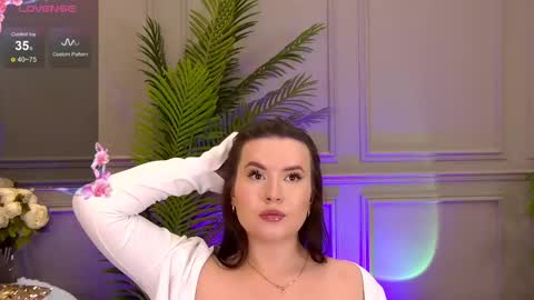 trisha_winslet online show from March 8, 7:49 am