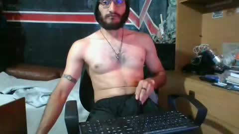 Snapshot of trizquelmen chatting on December 10, 1:33 pm Andrew online show from December 10, 1:33 pm