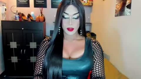 Nicoleeee online show from June 24, 9:11 pm