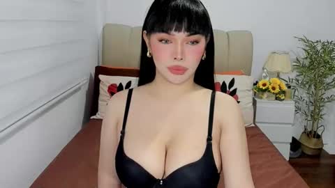Snapshot of tspearlofasia chatting on September 21, 7:23 am Graciella online show from September 21, 7:23 am
