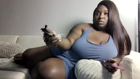 Snapshot of tsunamiiibee chatting on October 1, 7:24 pm tsunamiiibee online show from October 1, 7:24 pm