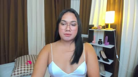 Karen Oquio online show from October 1, 5:50 am