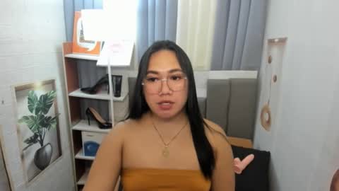 Karen Oquio online show from December 18, 8:26 pm