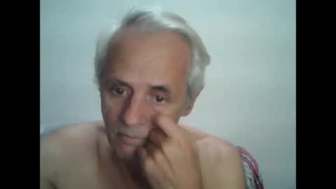 Snapshot of tuamigo8a chatting on October 25, 9:48 pm Siveomeves online show from October 25, 9:48 pm