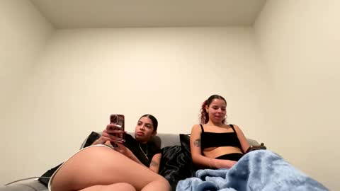 Snapshot of tus_reinas chatting on January 10, 7:04 am Tus reinas online show from January 10, 7:04 am