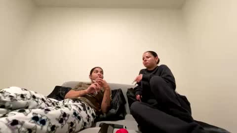 Snapshot of tus_reinas chatting on January 6, 6:58 am Tus reinas online show from January 6, 6:58 am