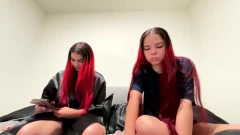 Snapshot of tus_reinas chatting on December 8, 7:58 am Tus reinas online show from December 8, 7:58 am