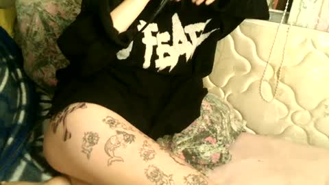 tuxxx1p1nk online show from June 18, 7:03 am