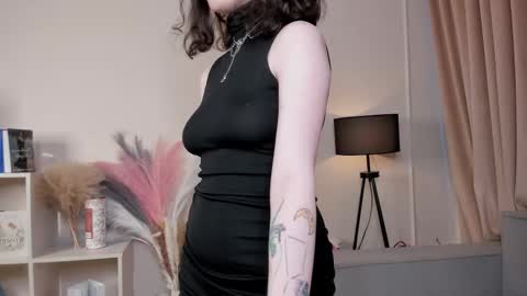 twannathidphy online show from March 18, 1:17 pm