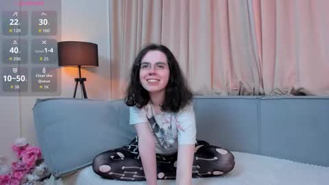 twannathidphy online show from March 25, 2:13 pm