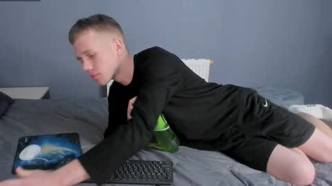 Angus online show from November 28, 7:10 pm