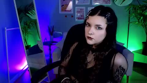Snapshot of twilightwalk chatting on October 17, 8:57 pm Melanie online show from October 17, 8:57 pm