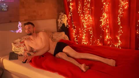 TwinFlameDesire online show from February 26, 9:40 pm