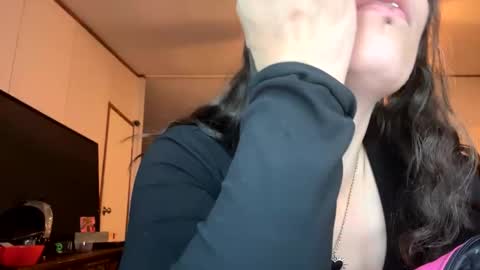 twinflamekitten online show from December 2, 5:44 pm