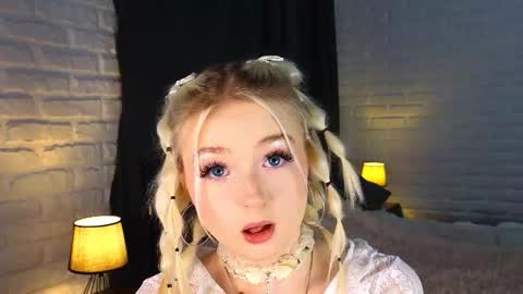 Snapshot of twinklefluff chatting on October 11, 4:43 pm twinklefluff online show from October 11, 4:43 pm