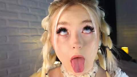 Snapshot of twinklefluff chatting on October 10, 4:35 pm twinklefluff online show from October 10, 4:35 pm