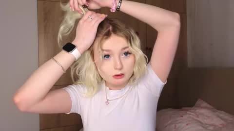 twinklefluff online show from February 21, 4:10 pm