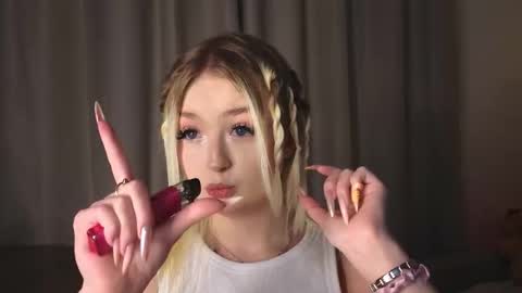 twinklefluff online show from February 5, 2:31 pm