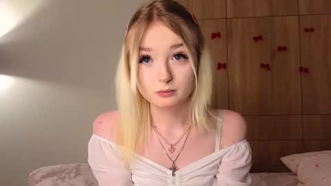 twinklefluff online show from March 1, 4:55 pm