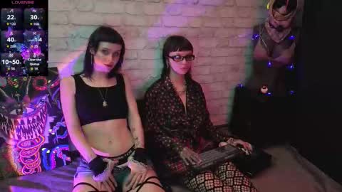 Sin and Skin online show from November 26, 8:49 pm