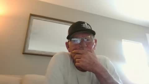 twistedtrucker online show from April 4, 9:11 pm